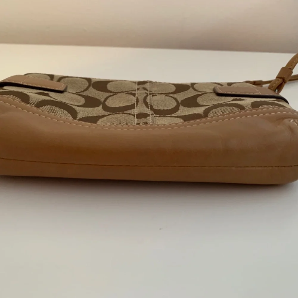 Coach wristlet - Picture 3 of 4